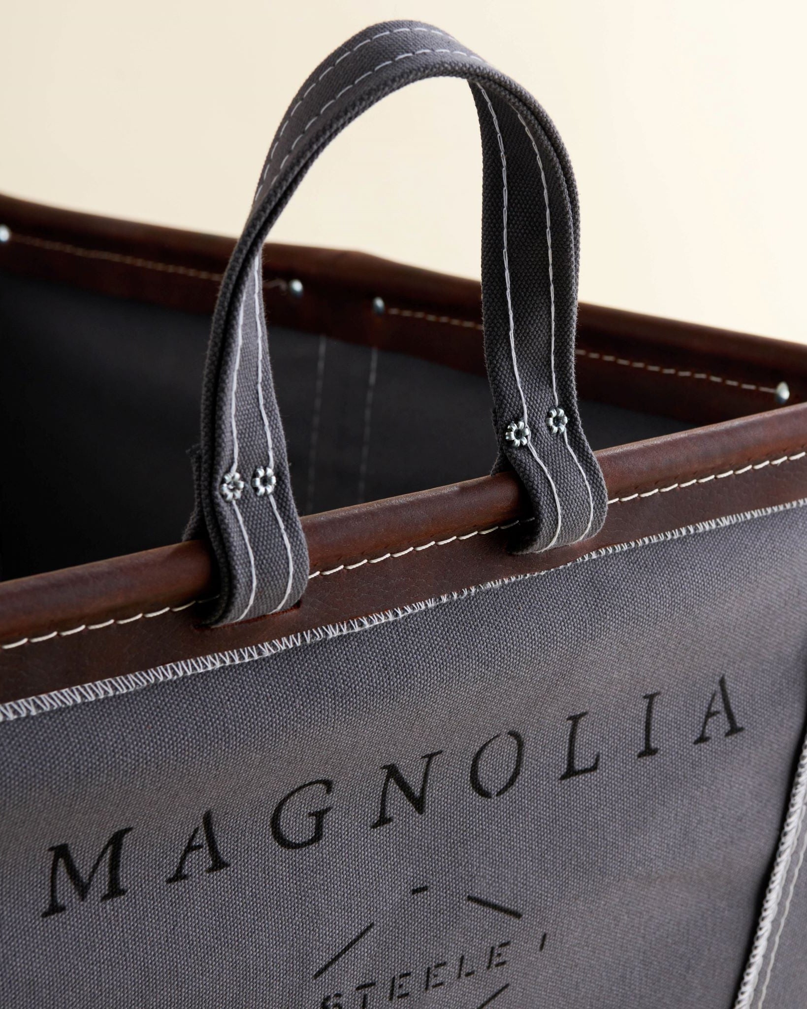 Magnoliass Steele Canvas Large Truck Grey