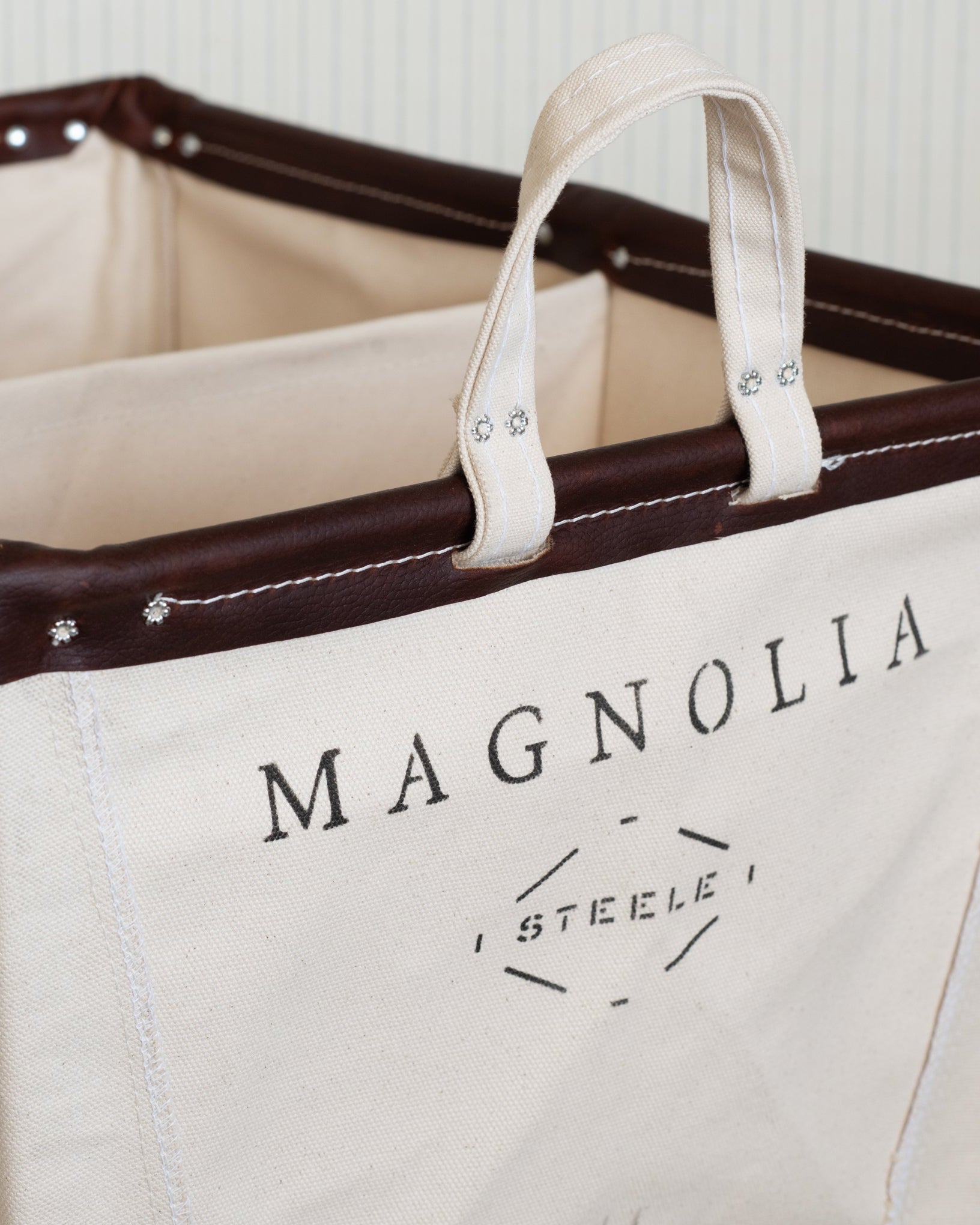 Magnoliass Steele Canvas Large Truck