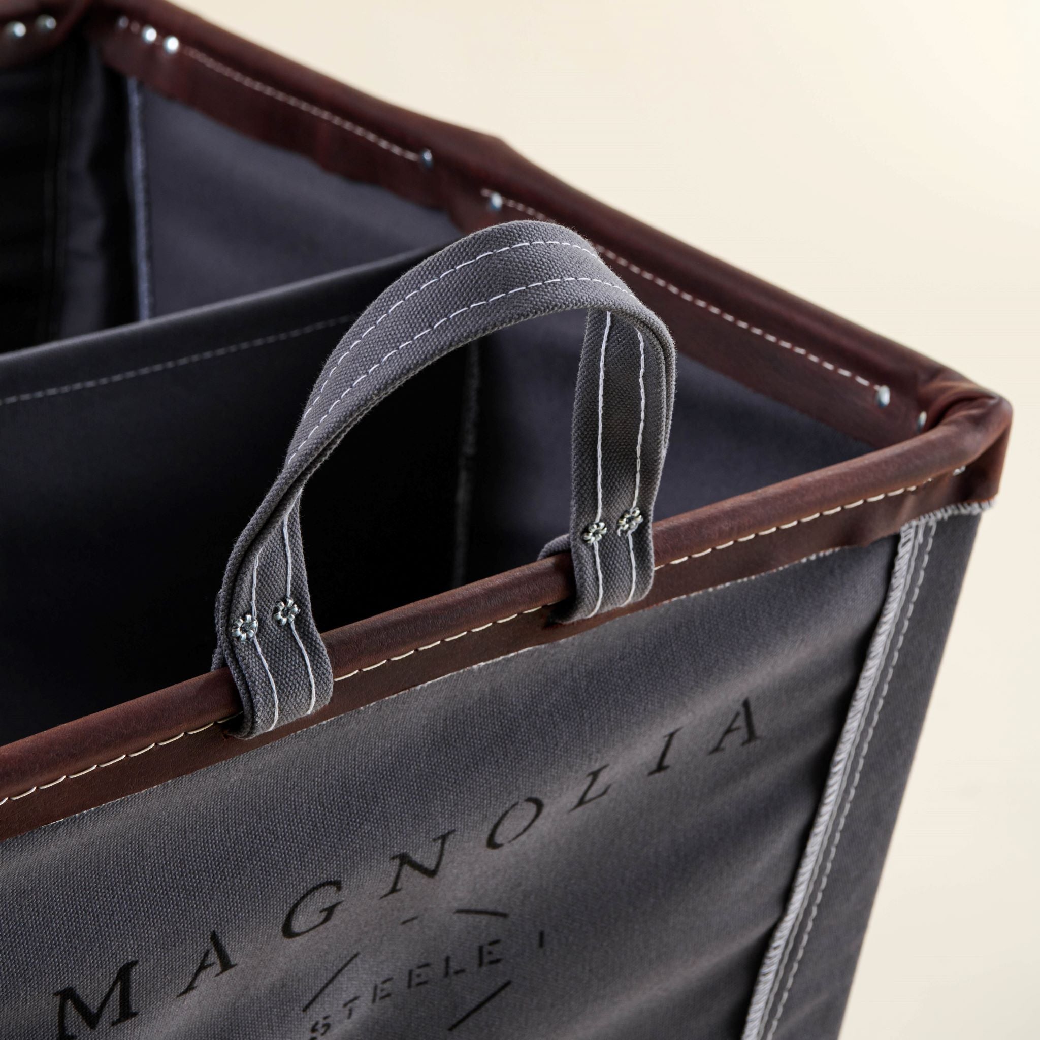 Magnoliass Steele Canvas Large Truck Grey