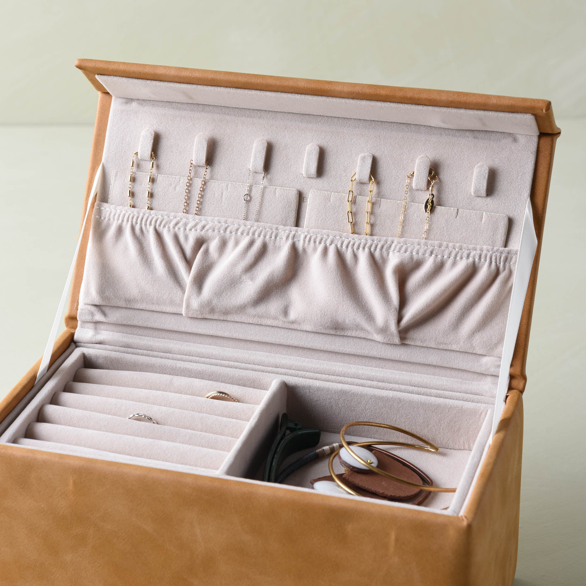 Magnoliass leather jewelry box with removable trays