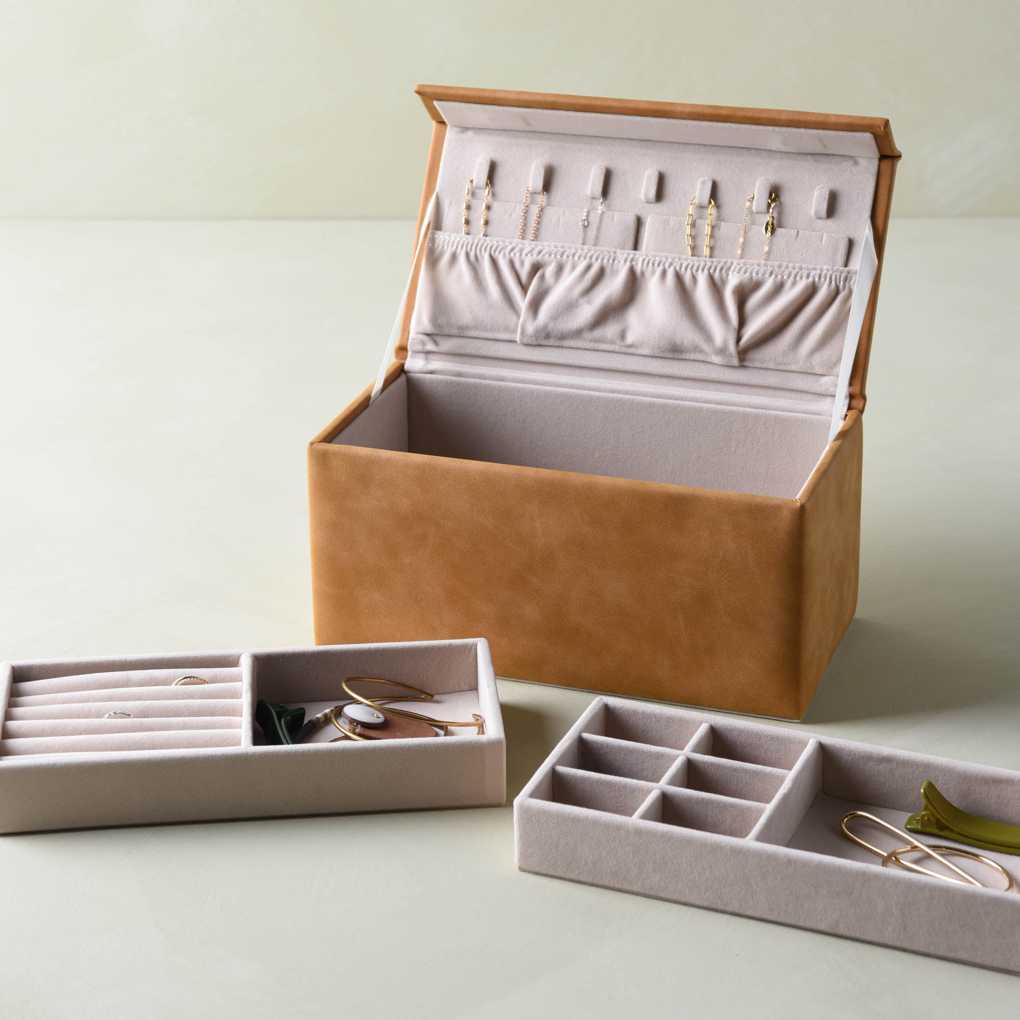 Magnoliass leather jewelry box with removable trays