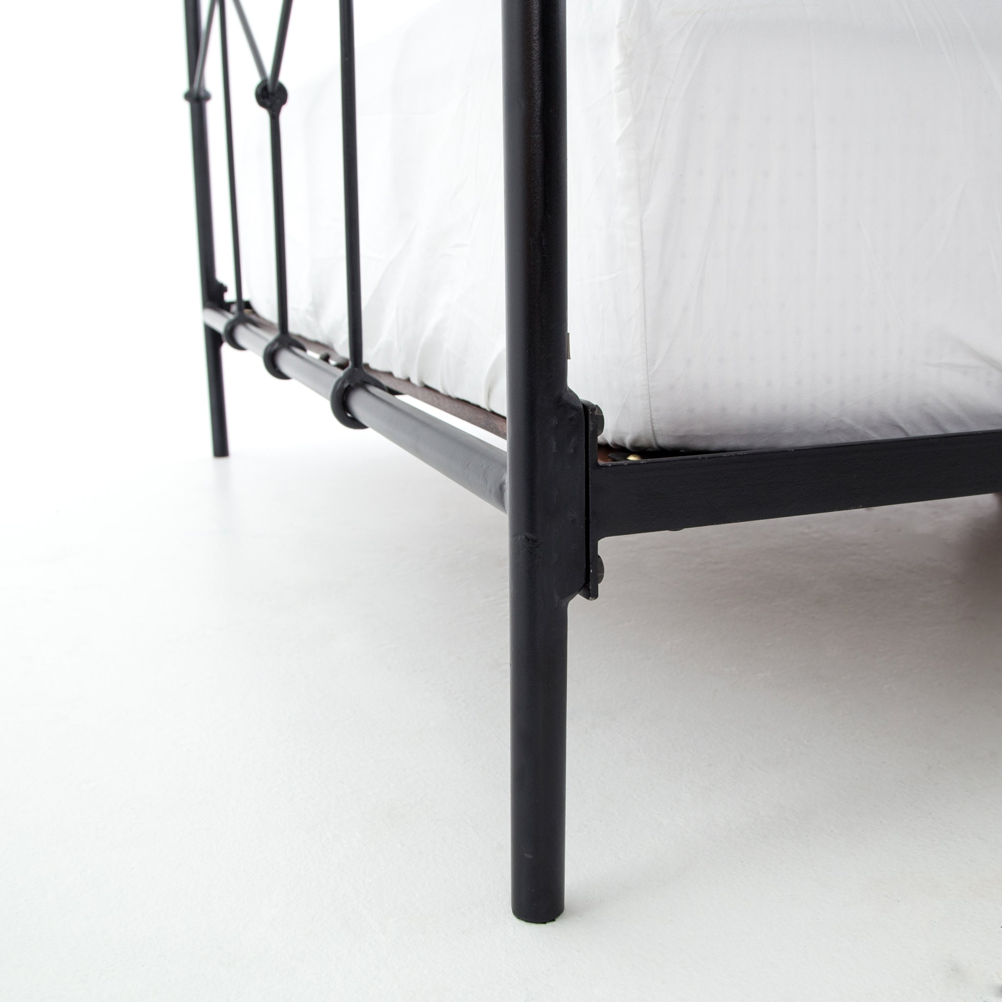  modern black metal bed