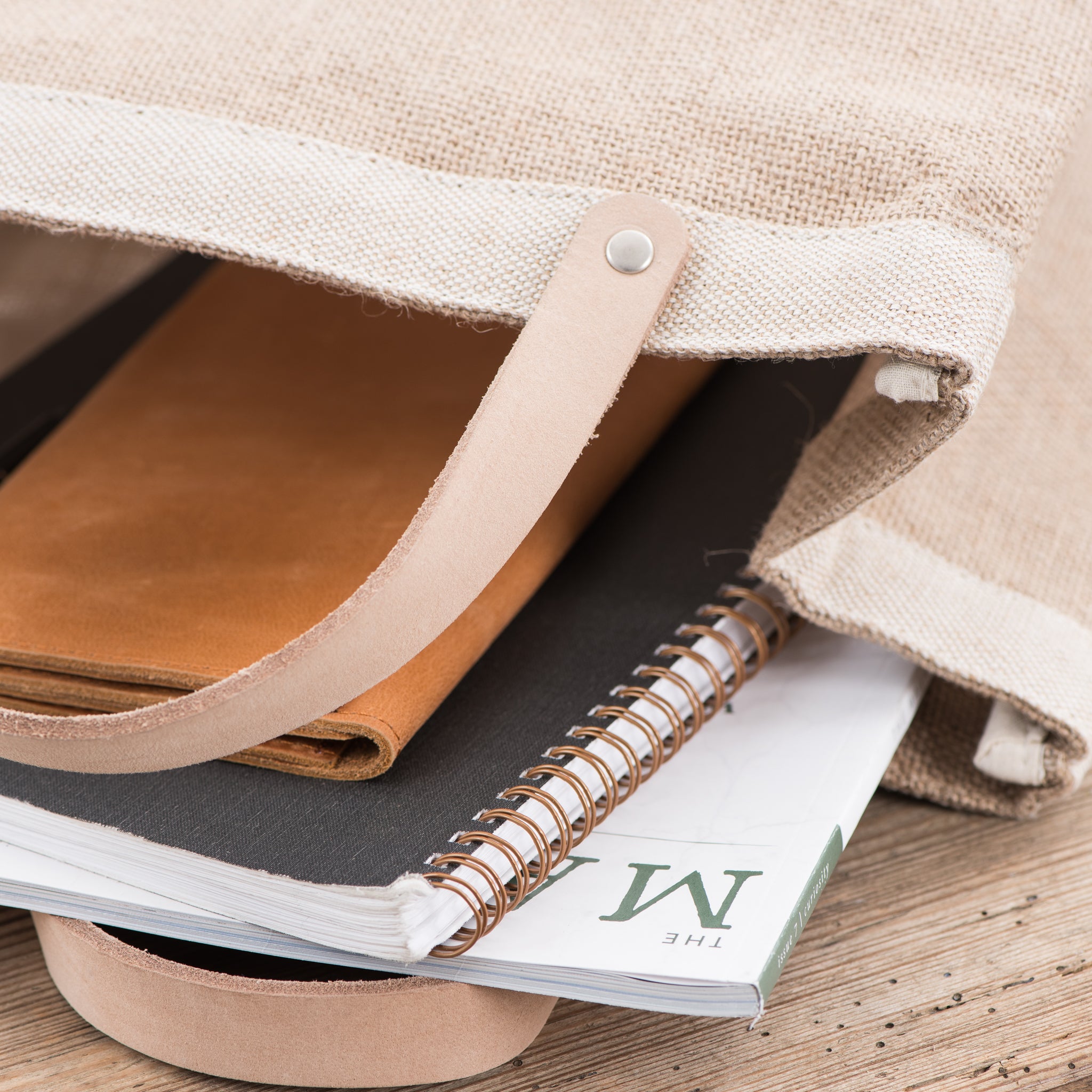 burlap tote with leather handles with Magnoliass script logo